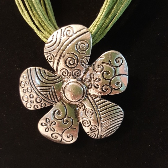 Lia Sophia Necklace - Picture 2 of 3